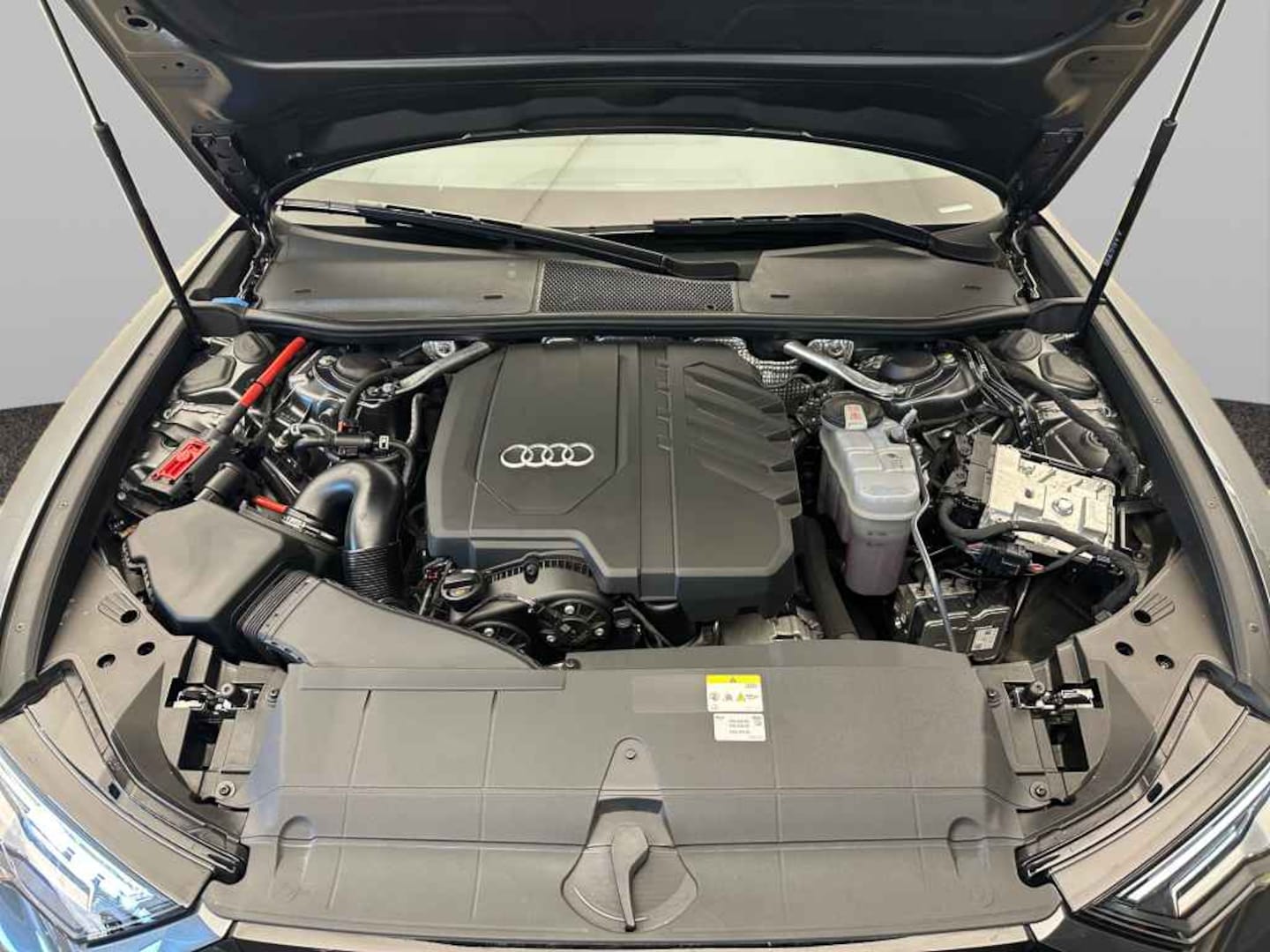 Bild über Audi A6 Avant S line 45 TFSI S tronic - für weitere Informationen kontaktieren Sie den Audi Partner