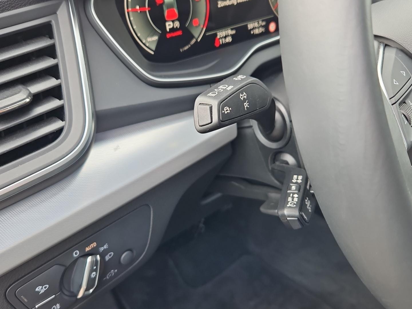 Bild über Audi Q5 40 TDI quattro 150 kW S tronic - für weitere Informationen kontaktieren Sie den Audi Partner
