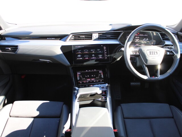 Image about Audi e-tron 55 quattro S line 300,00 kW