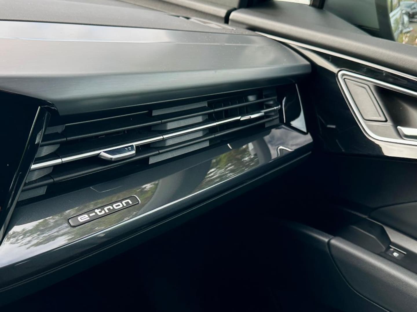 Bild über Audi Q4 e-tron 45 e-tron quattro - für weitere Informationen kontaktieren Sie den Audi Partner