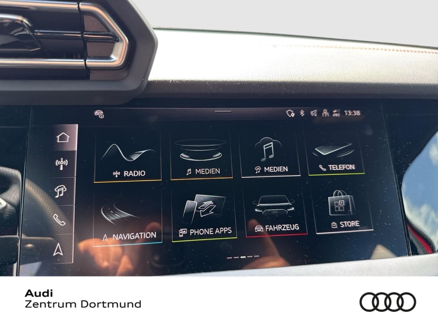 Bild über Audi S3 Sportback TFSI quattro S tronic - für weitere Informationen kontaktieren Sie den Audi Partner