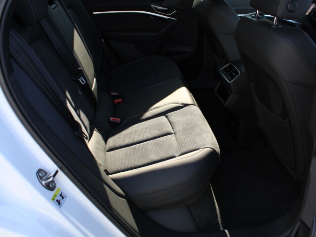 Image about Audi e-tron 55 quattro S line 300,00 kW