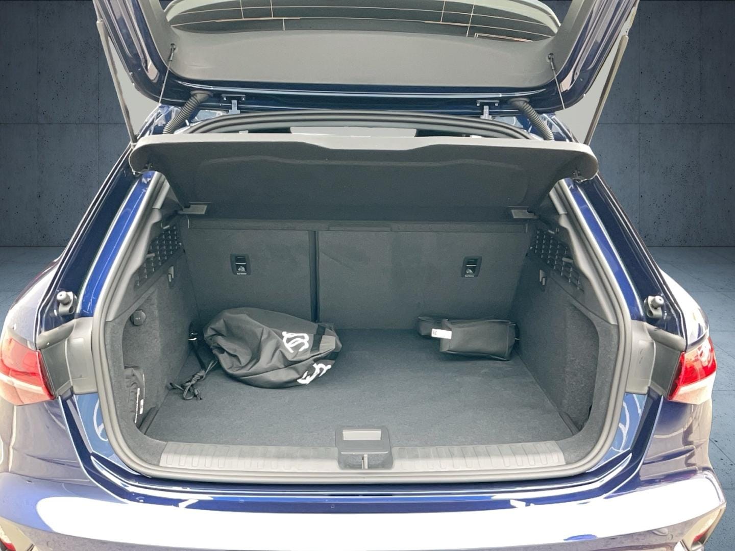 Bild über Audi A3 Sportback TFSI e S line 40 TFSI e S tronic - für weitere Informationen kontaktieren Sie den Audi Partner
