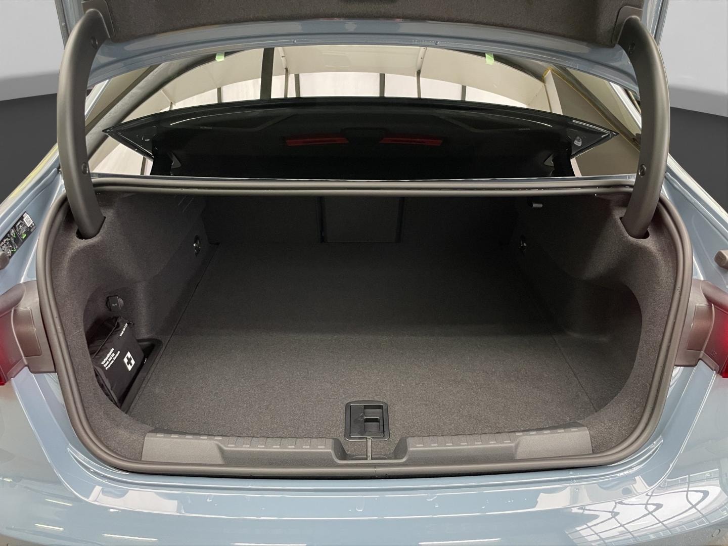 Bild über Audi RS 3 Limousine TFSI quattro 294 kW S tronic - für weitere Informationen kontaktieren Sie den Audi Partner