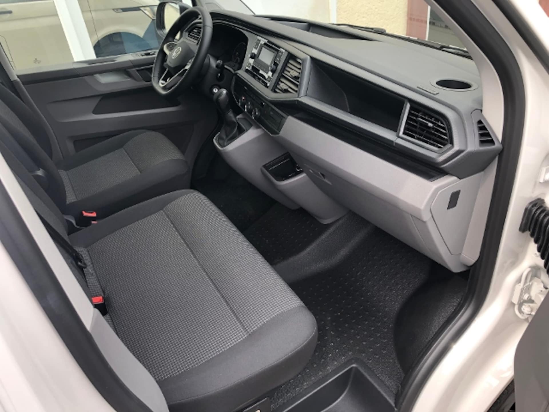 Volkswagen T6.1 Transporter Kasten langer Radstand