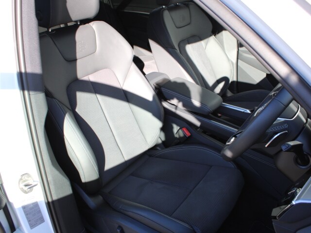 Image about Audi e-tron 55 quattro S line 300,00 kW