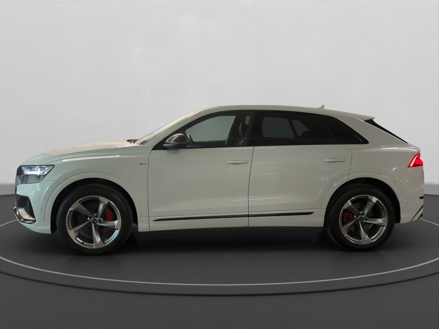 Bild über Audi Q8 competition plus 50 TDI quattro tiptronic - für weitere Informationen kontaktieren Sie den Audi Partner