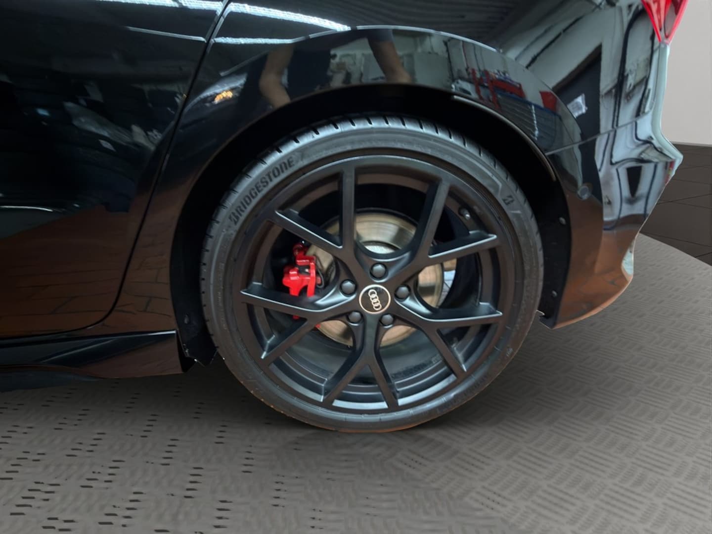 Bild über Audi RS 3 Sportback TFSI quattro S tronic - für weitere Informationen kontaktieren Sie den Audi Partner