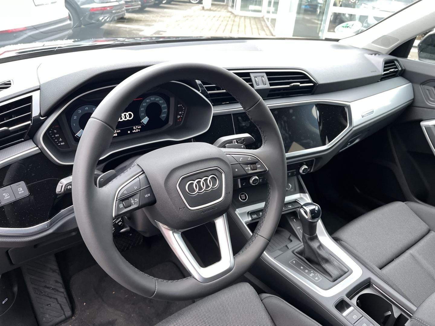Bild über Audi Q3 TFSI 110 kW S tronic - für weitere Informationen kontaktieren Sie den Audi Partner