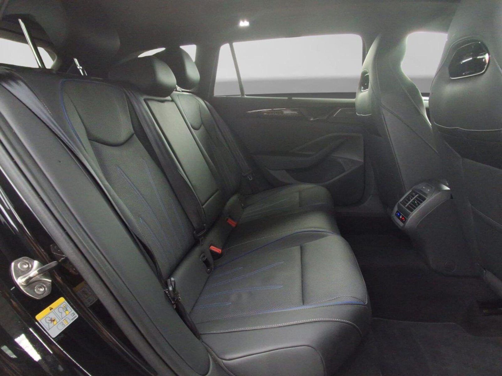 Volkswagen Passat – Bild 6