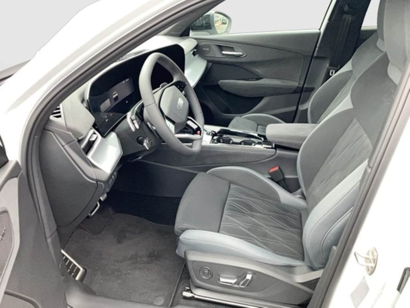 Bild über Audi Q3 SUV TFSI quattro 195 kW S tronic - für weitere Informationen kontaktieren Sie den Audi Partner