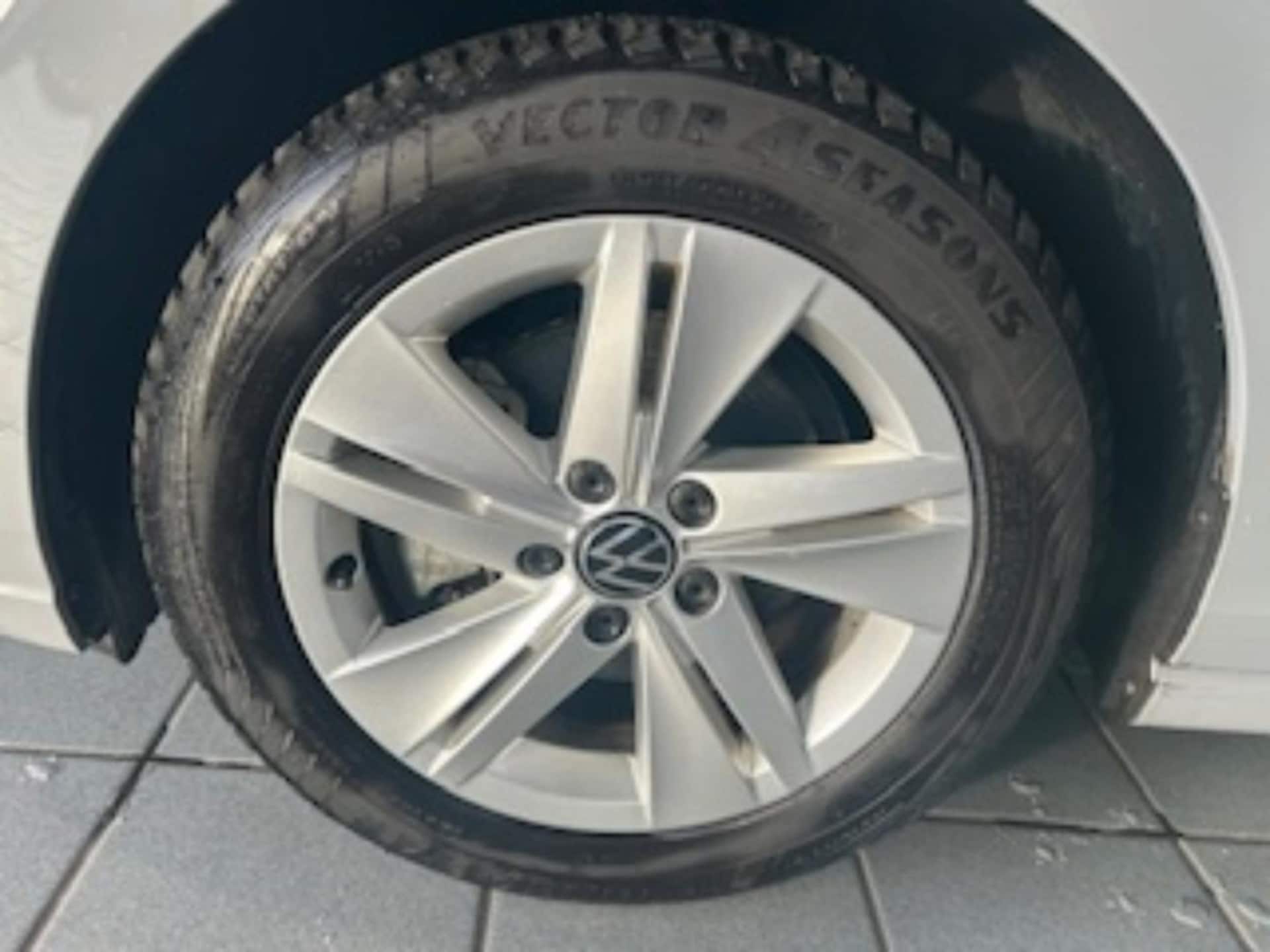 Volkswagen Golf Life