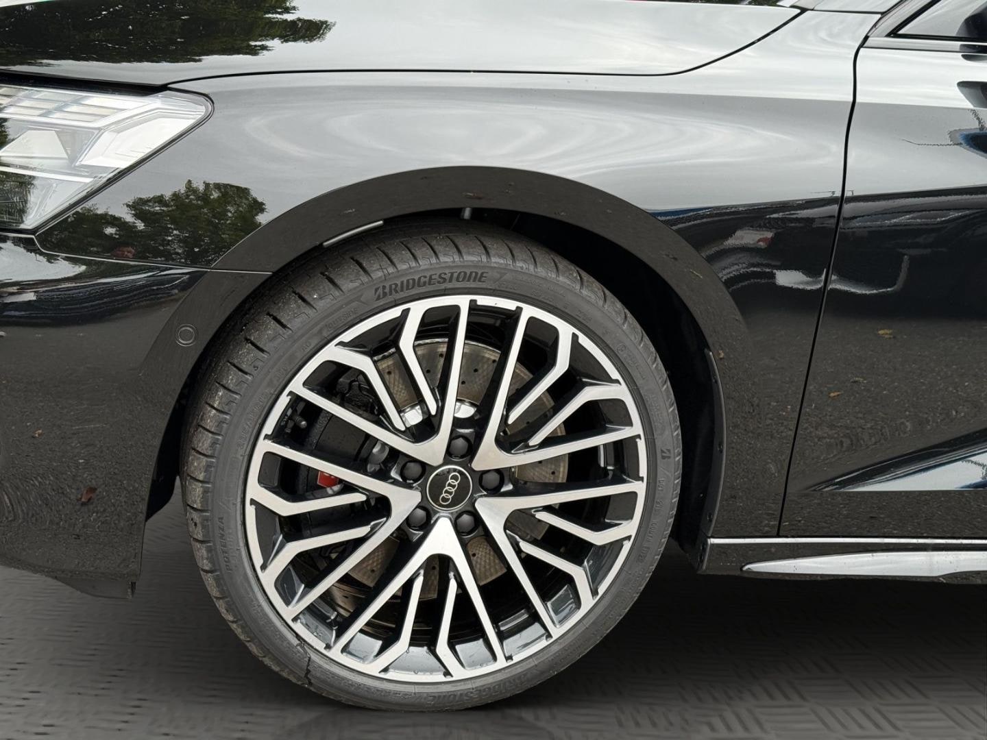 Bild über Audi S3 Sportback TFSI quattro S tronic - für weitere Informationen kontaktieren Sie den Audi Partner