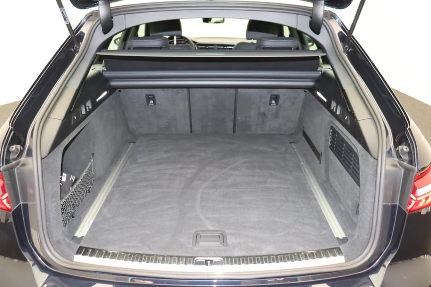 Bild über Audi A6 Avant S line 40 TDI quattro S tronic - für weitere Informationen kontaktieren Sie den Audi Partner