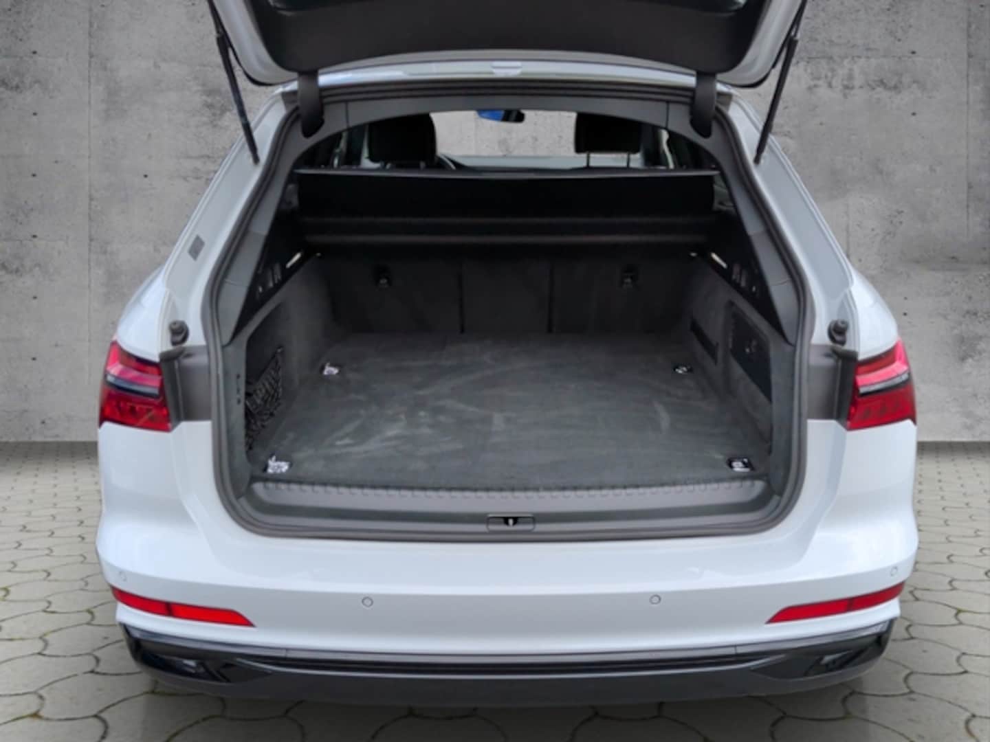 Bild über Audi A6 Avant TFSI e S line 55 TFSI e quattro S tronic - für weitere Informationen kontaktieren Sie den Audi Partner
