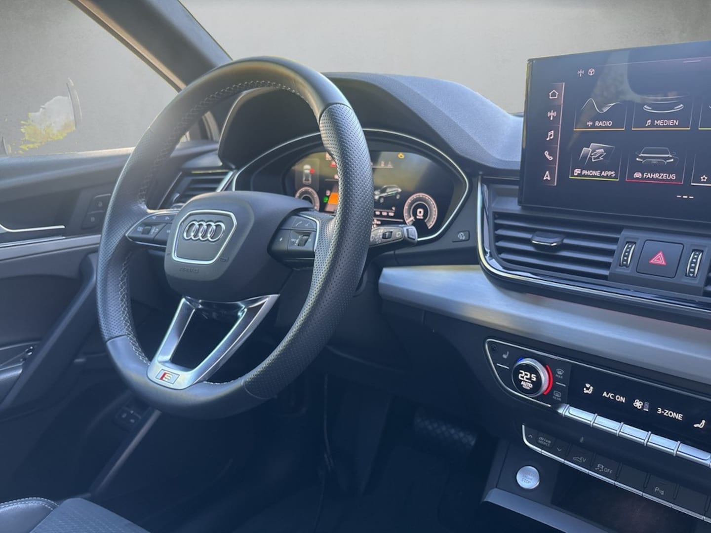 Bild über Audi Q5 TFSI e S line 55 TFSI e quattro S tronic - für weitere Informationen kontaktieren Sie den Audi Partner
