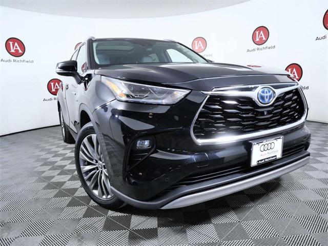 Used 2020 Toyota Highlander Platinum with VIN 5TDEBRCHXLS009862 for sale in Richfield, Minnesota