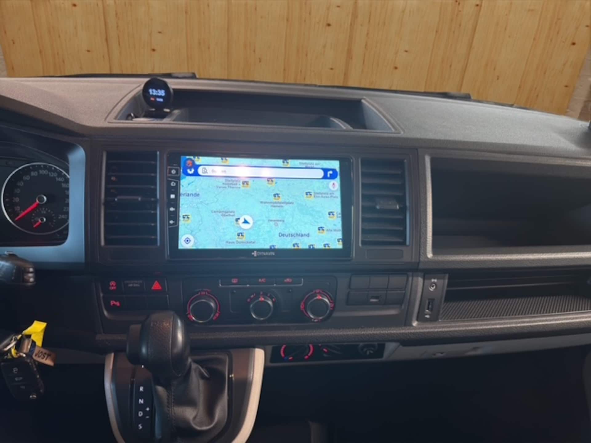 Volkswagen T6 Transporter Kombi