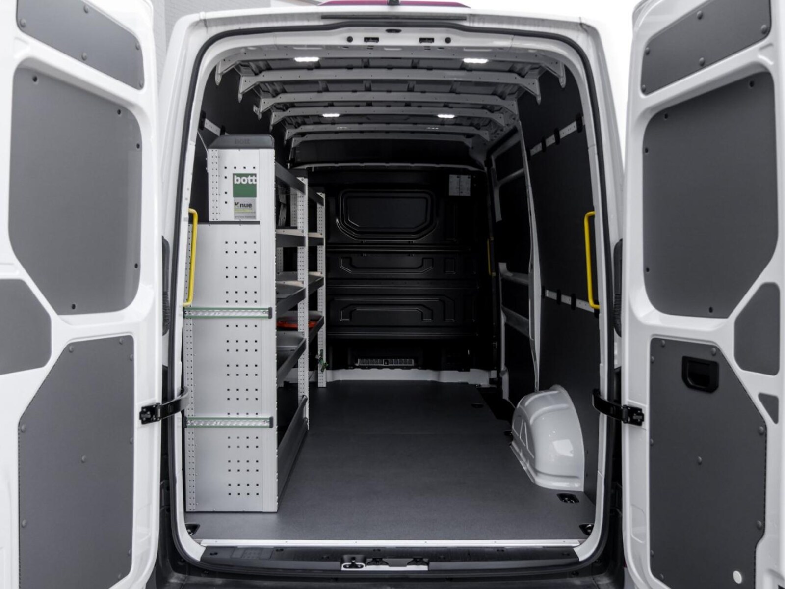 Volkswagen Crafter Kasten mittlerer Radstand – Bild 8