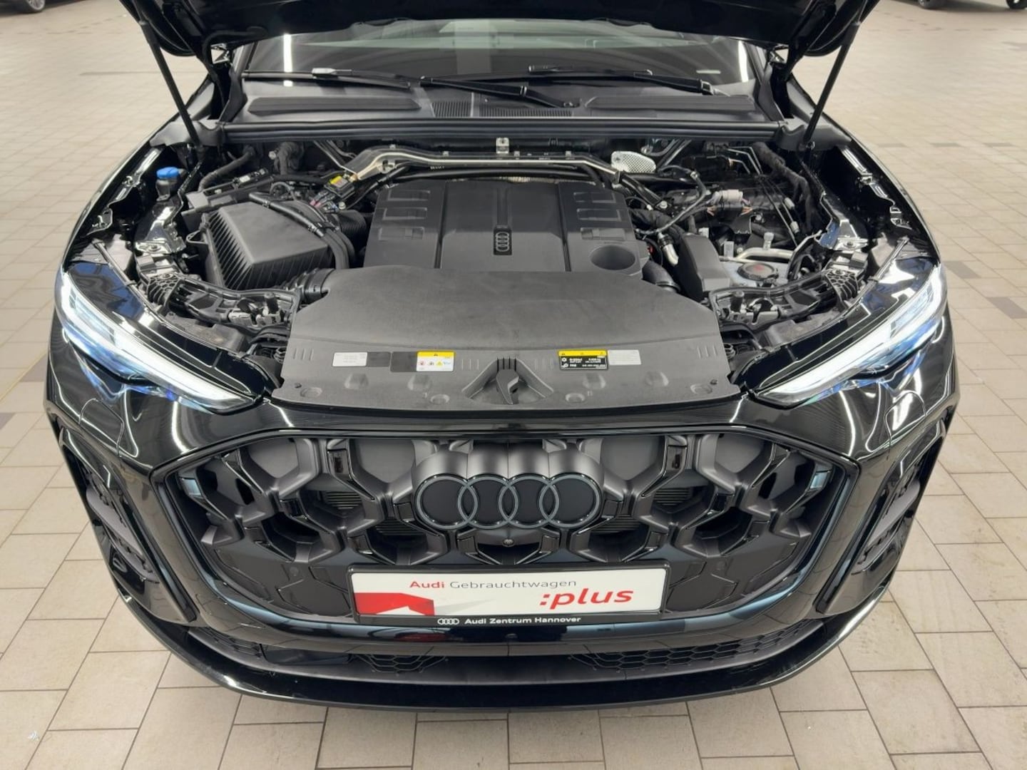 Bild über Audi Q5 SUV TDI quattro 220 kW S tronic - für weitere Informationen kontaktieren Sie den Audi Partner