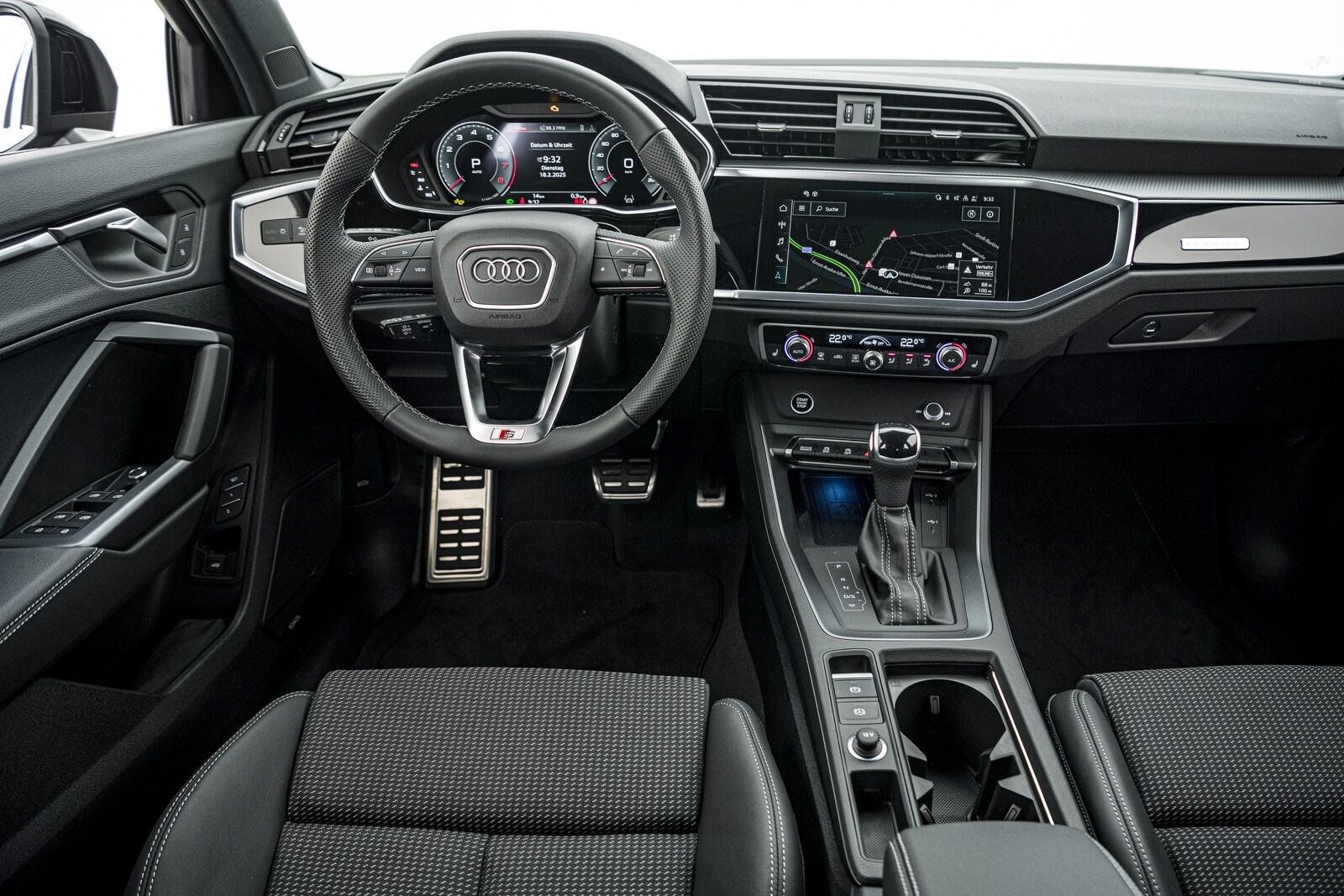 Image about Audi Q3 S line 45 TFSI quattro S tronic
