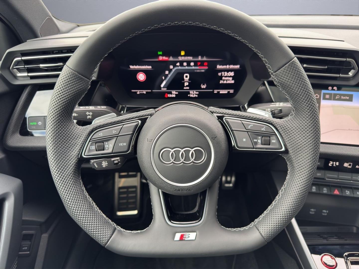 Bild über Audi S3 Sportback TFSI quattro S tronic - für weitere Informationen kontaktieren Sie den Audi Partner