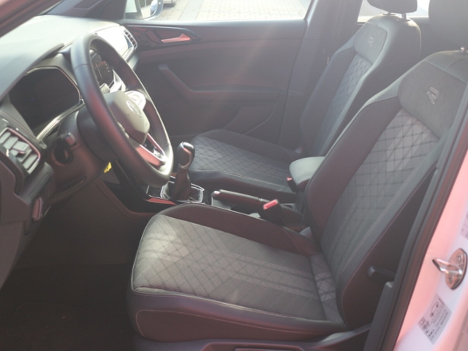Volkswagen T-Cross – Bild 11