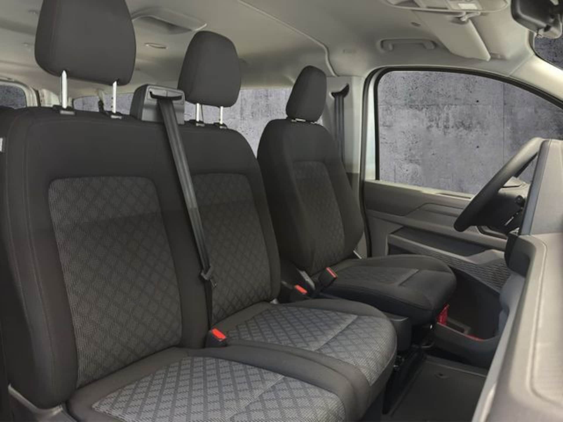 Volkswagen Transporter Kombi langer Radstand