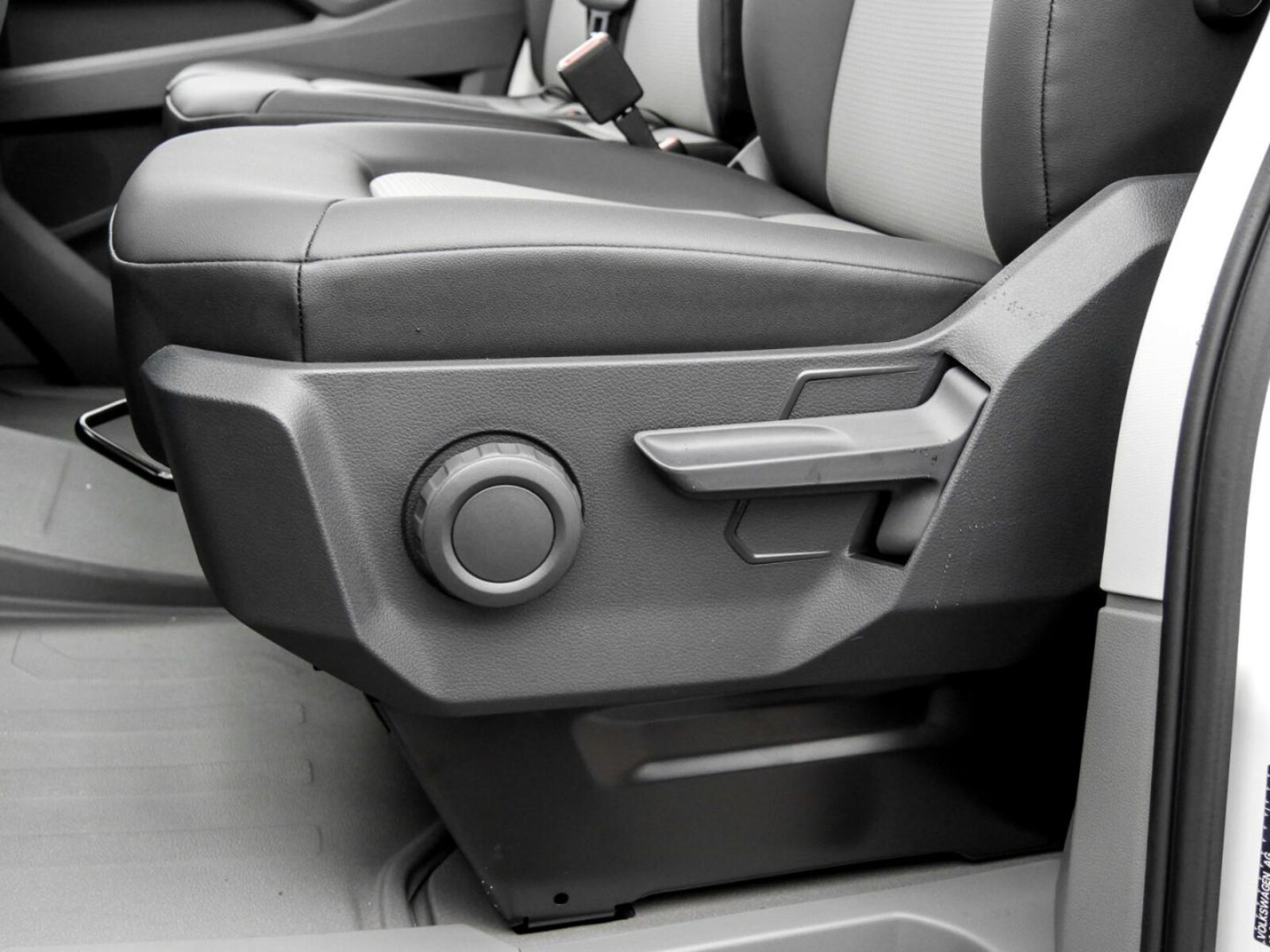 Volkswagen Crafter Kasten mittlerer Radstand – Bild 12