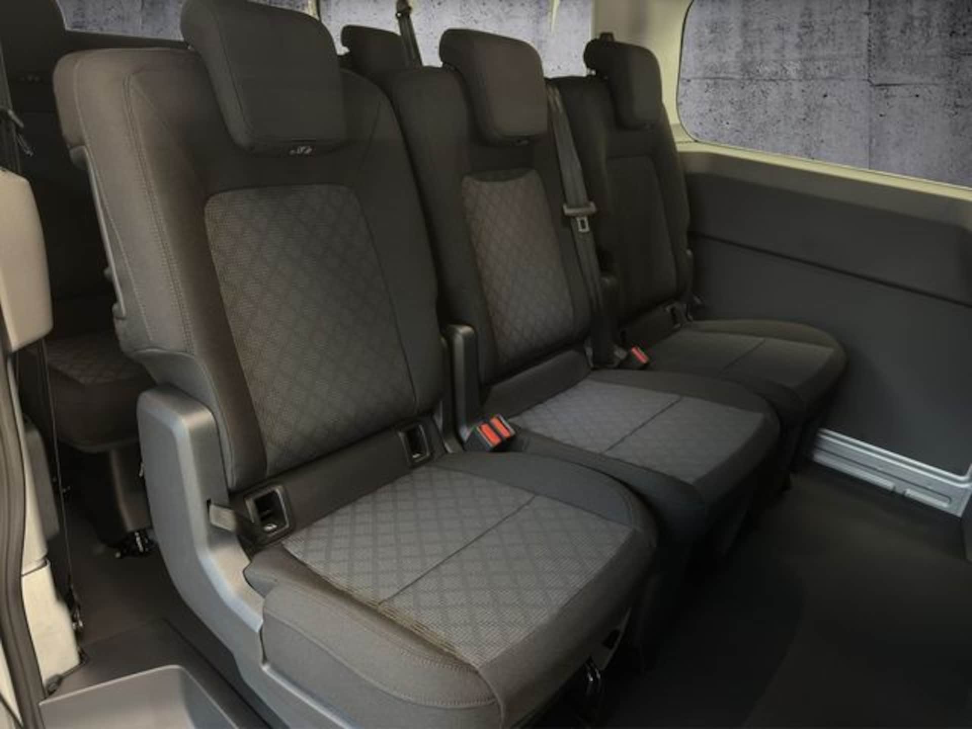 Volkswagen Transporter Kombi langer Radstand