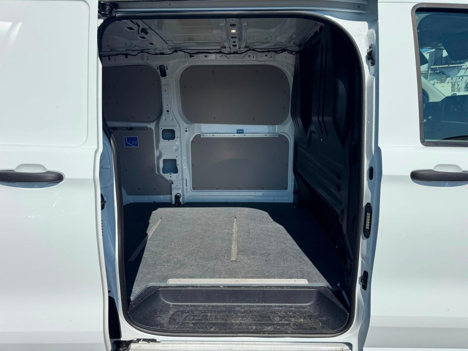 Volkswagen Transporter Kasten langer Radstand – Bild 24