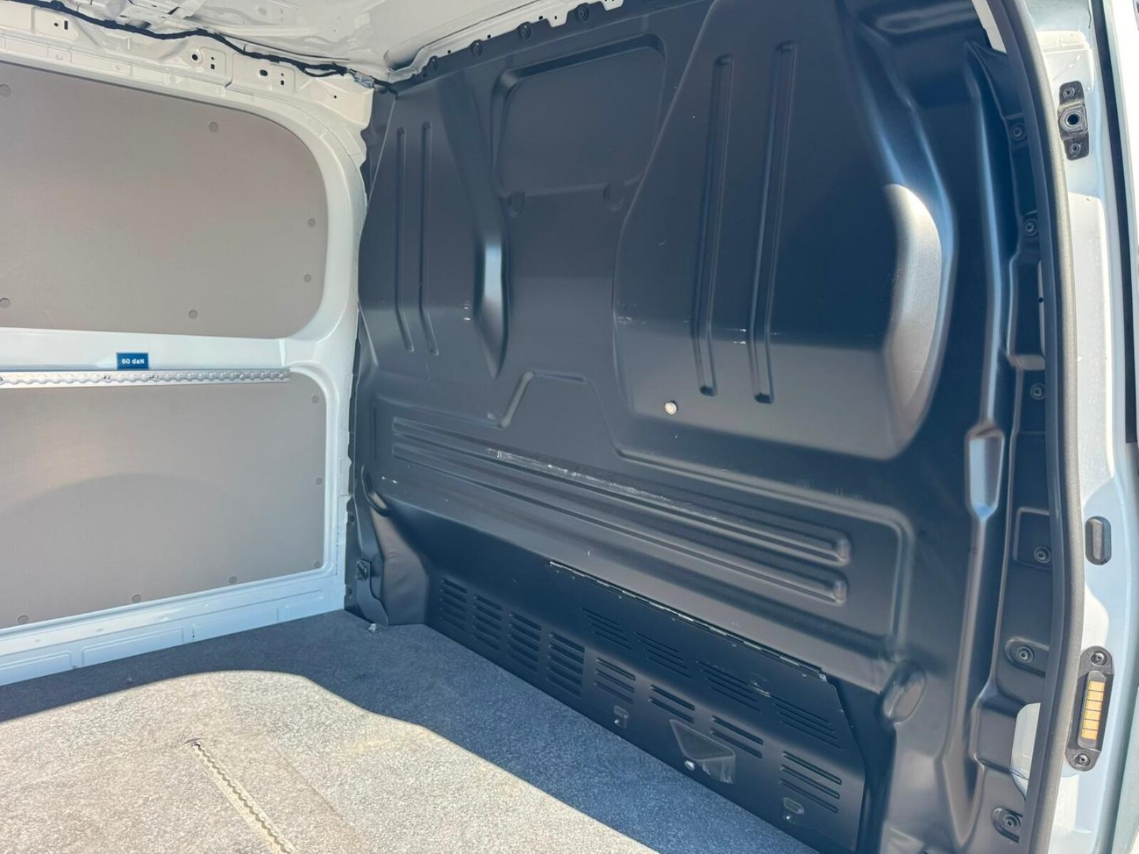 Volkswagen Transporter Kasten langer Radstand – Bild 25