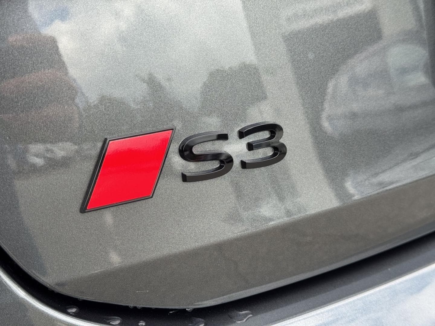Bild über Audi S3 Sportback TFSI quattro S tronic - für weitere Informationen kontaktieren Sie den Audi Partner