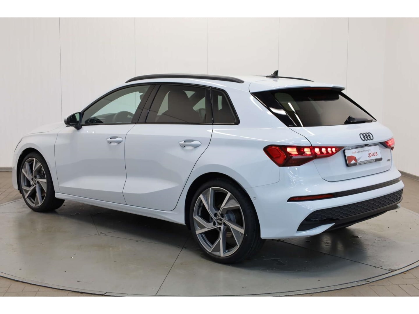 Bild über Audi A3 Sportback TFSI quattro S tronic - für weitere Informationen kontaktieren Sie den Audi Partner