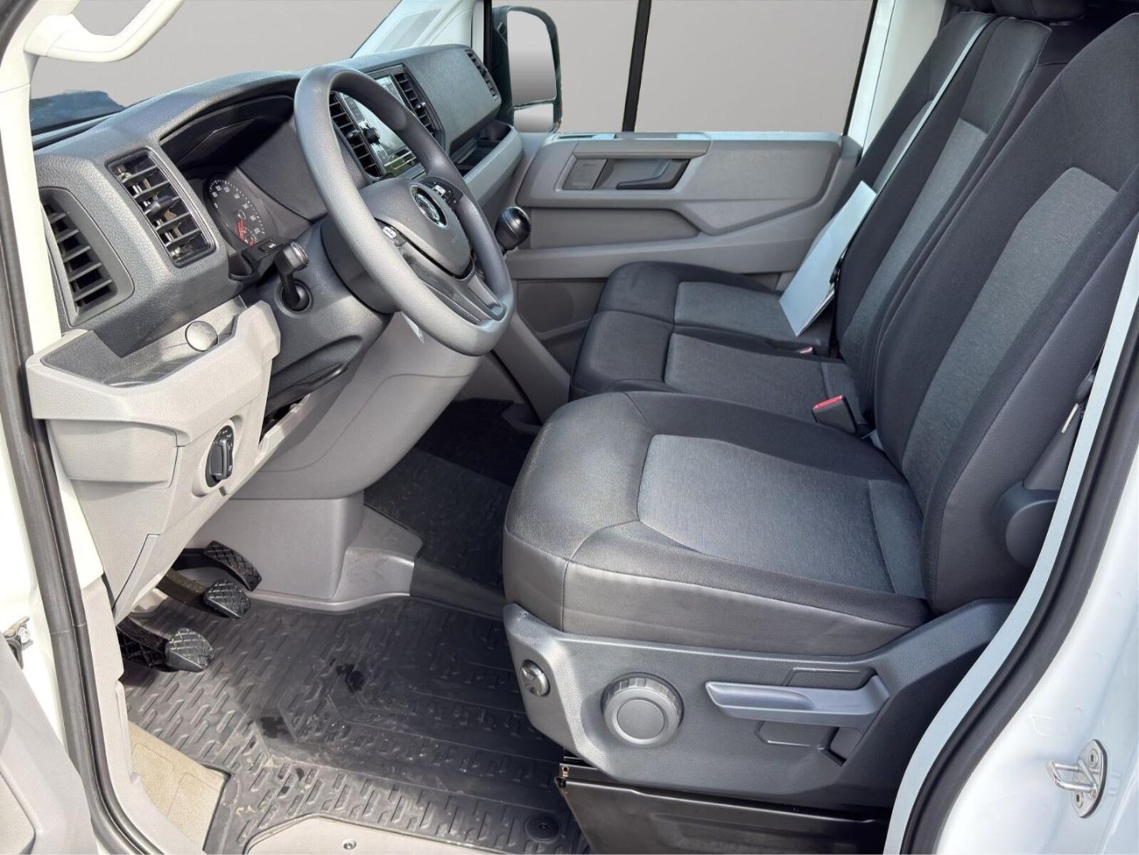 Volkswagen Crafter Kasten mittlerer Radstand – Bild 9