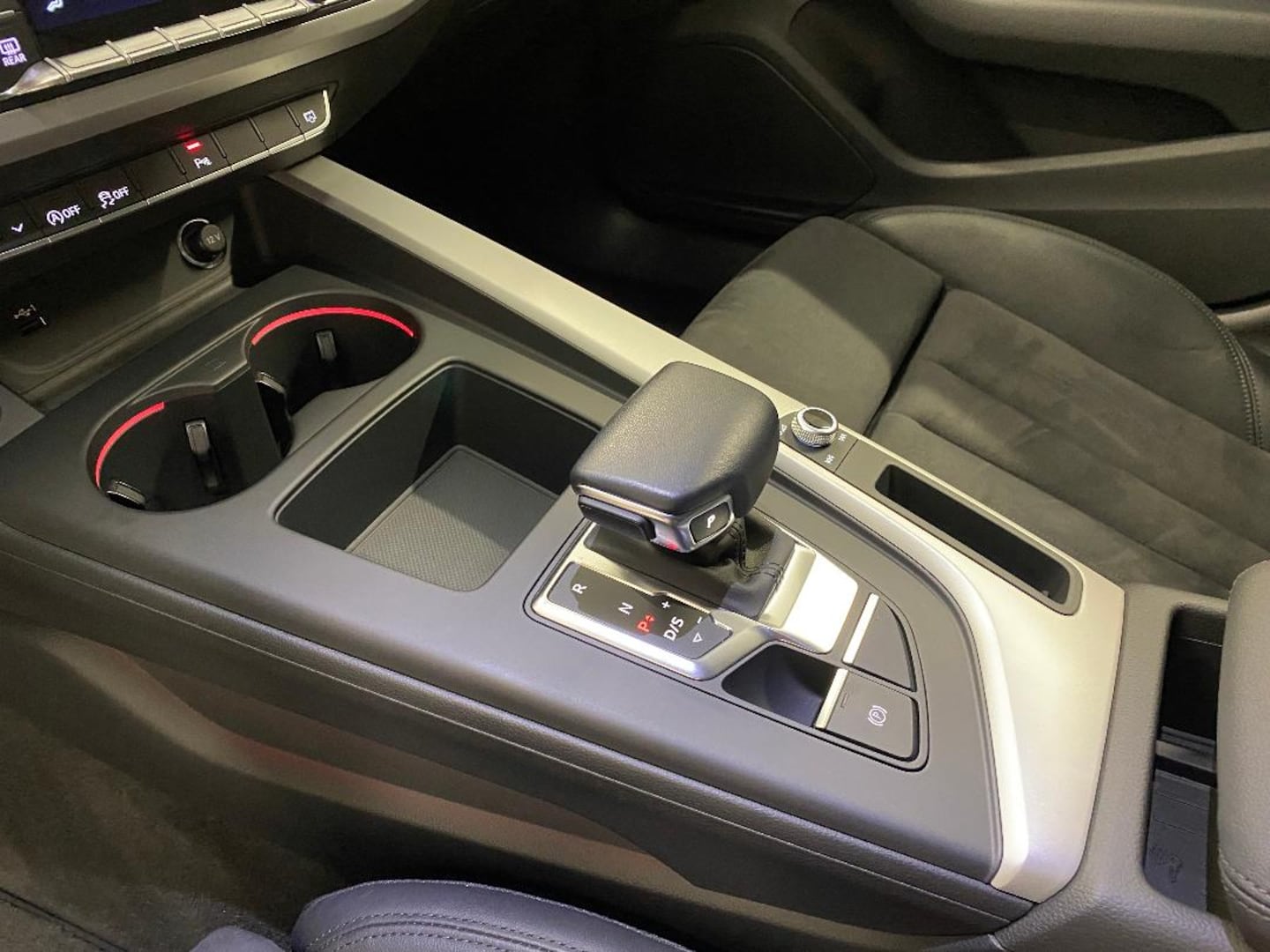 Bild über Audi A4 Avant advanced 40 TFSI S tronic - für weitere Informationen kontaktieren Sie den Audi Partner