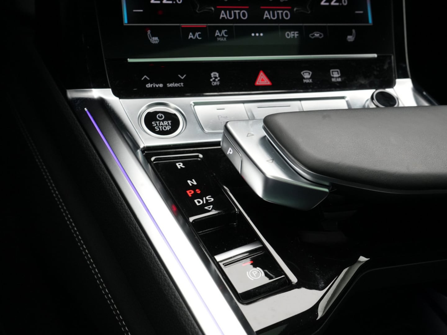 Bild über Audi Q8 Sportback e-tron S line 55 e-tron quattro - für weitere Informationen kontaktieren Sie den Audi Partner