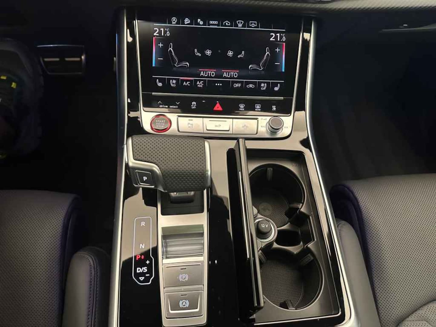 Bild über Audi RS Q8 SUV TFSI quattro 471 kW tiptronic - für weitere Informationen kontaktieren Sie den Audi Partner