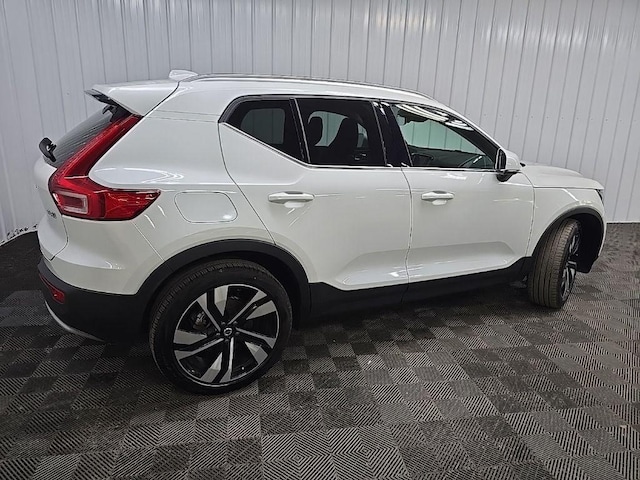 2025 Volvo XC40