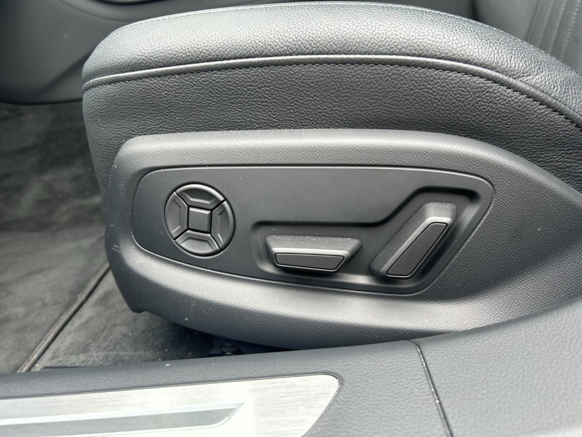 Audi A8 L TFSI e