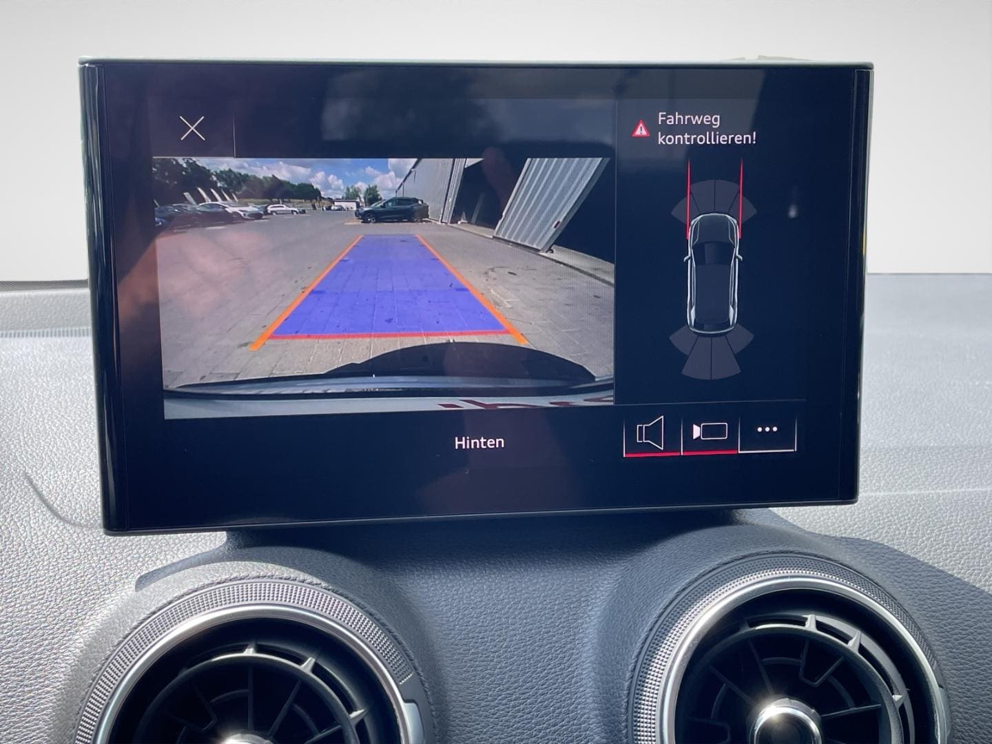 Bild über Audi Q2 advanced 30 TFSI Schaltgetriebe - für weitere Informationen kontaktieren Sie den Audi Partner