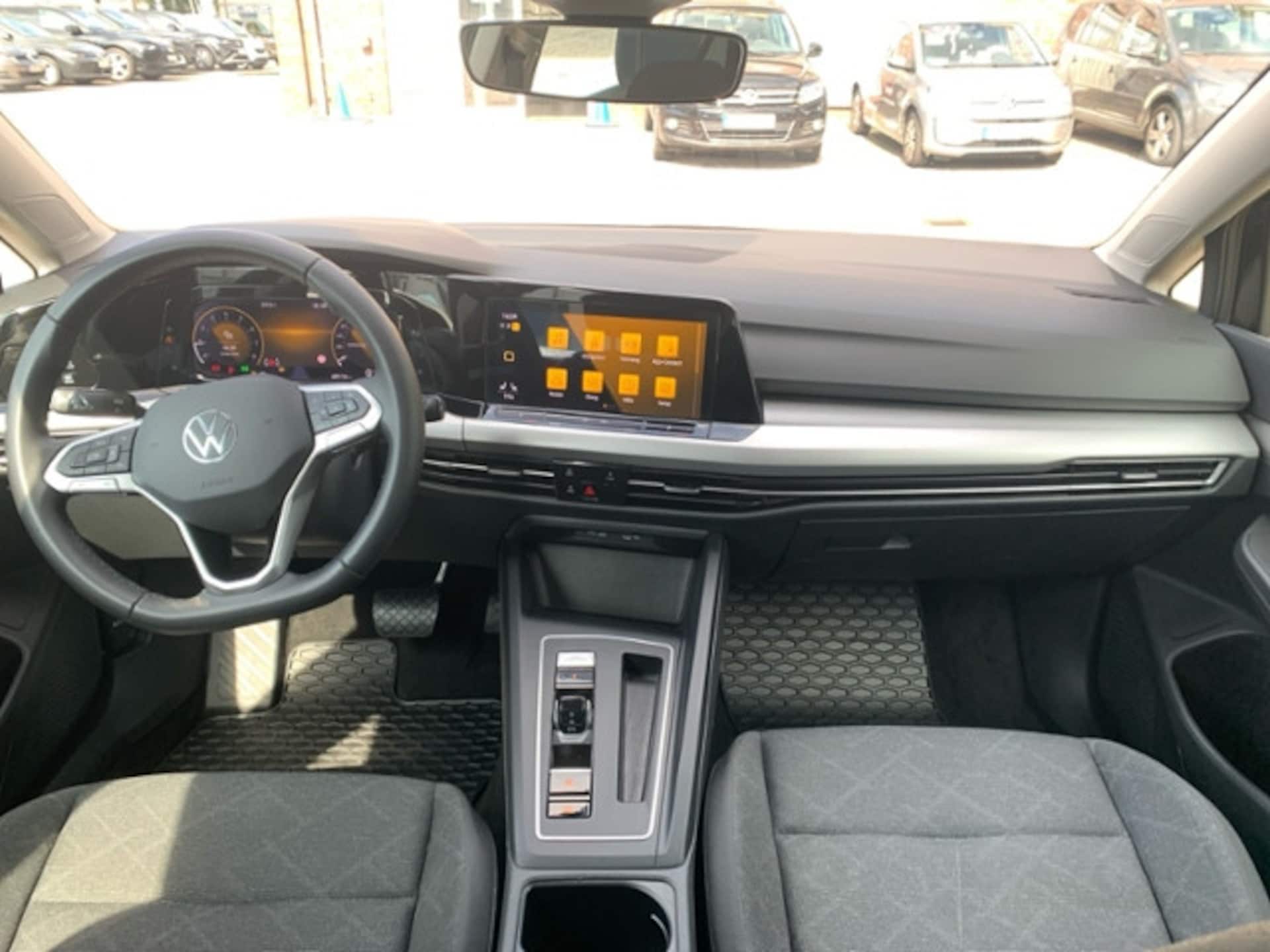 Volkswagen Golf Life