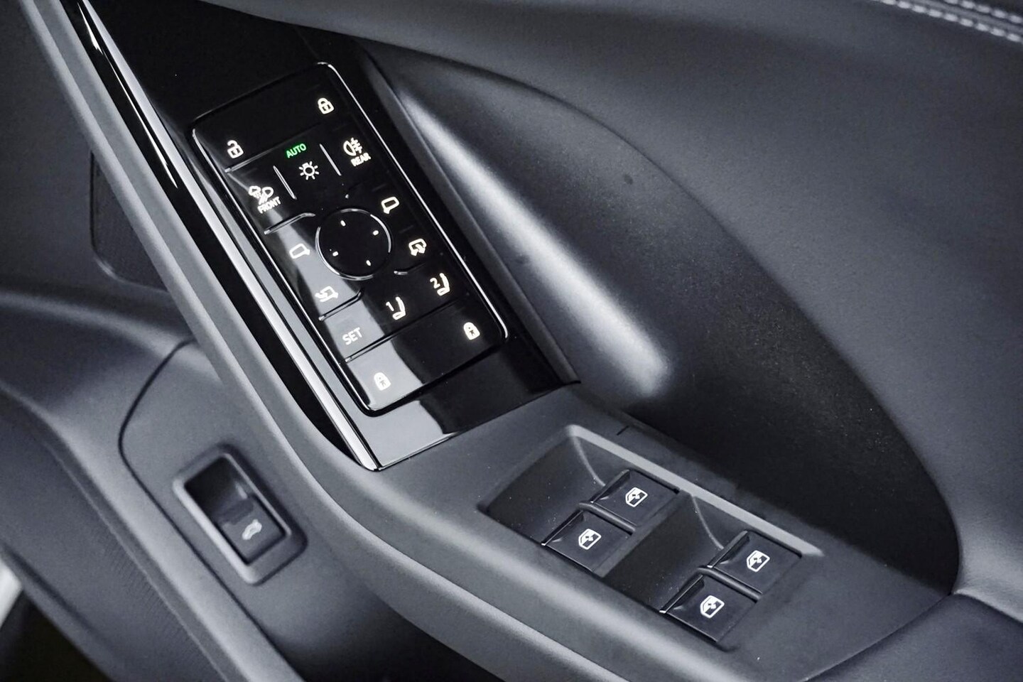 Image about Audi Q6 SUV e-tron e-tron quattro