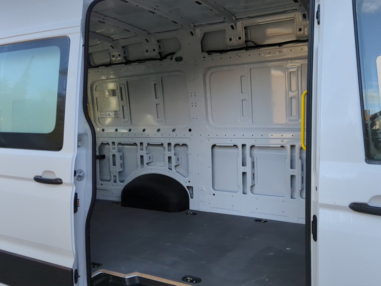 Volkswagen Crafter Kasten mittlerer Radstand – Bild 11