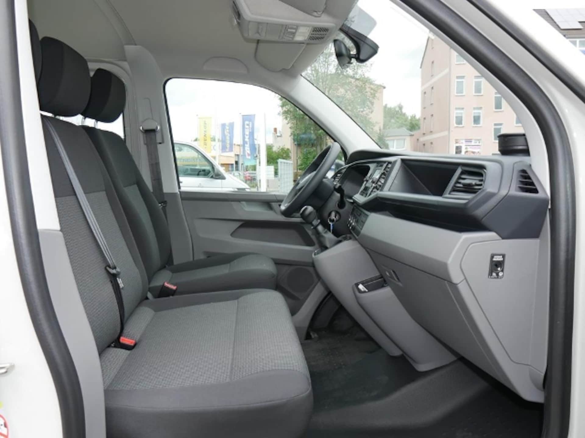 Volkswagen T6.1 Transporter Kombi langer Radstand