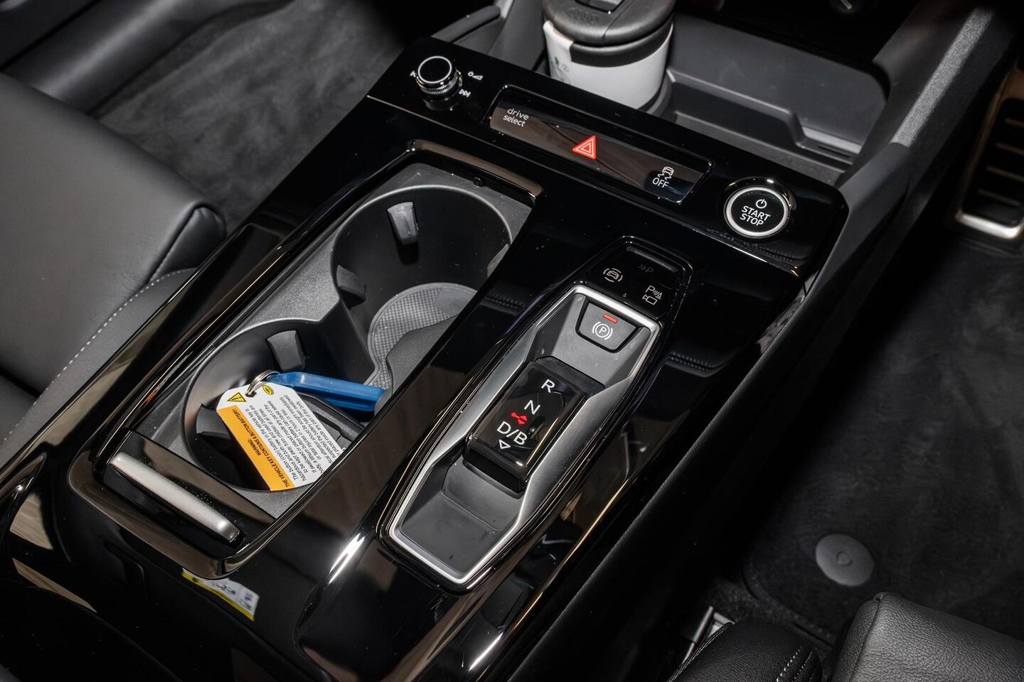 Image about Audi Q6 SUV e-tron e-tron quattro