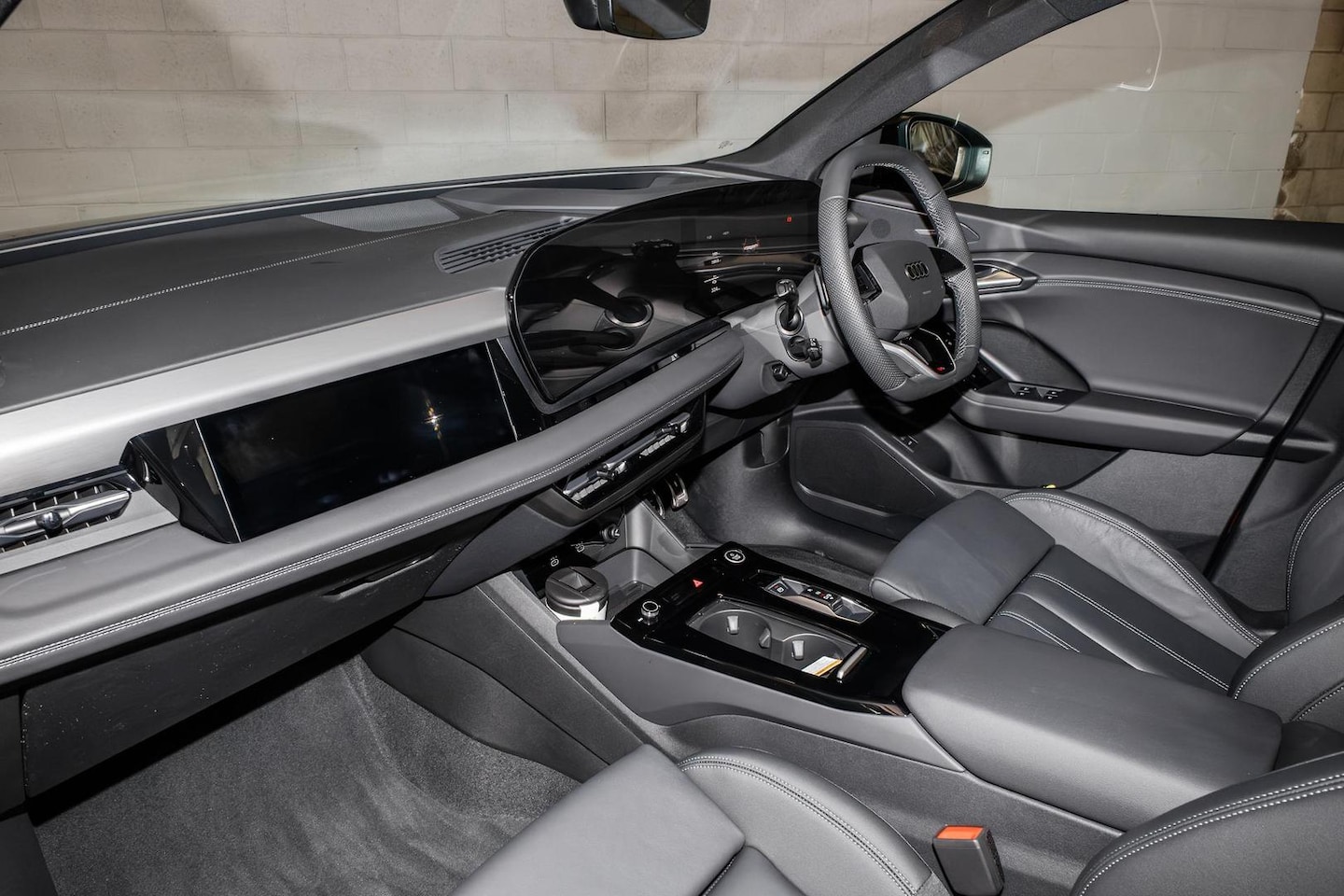 Image about Audi Q6 SUV e-tron e-tron quattro