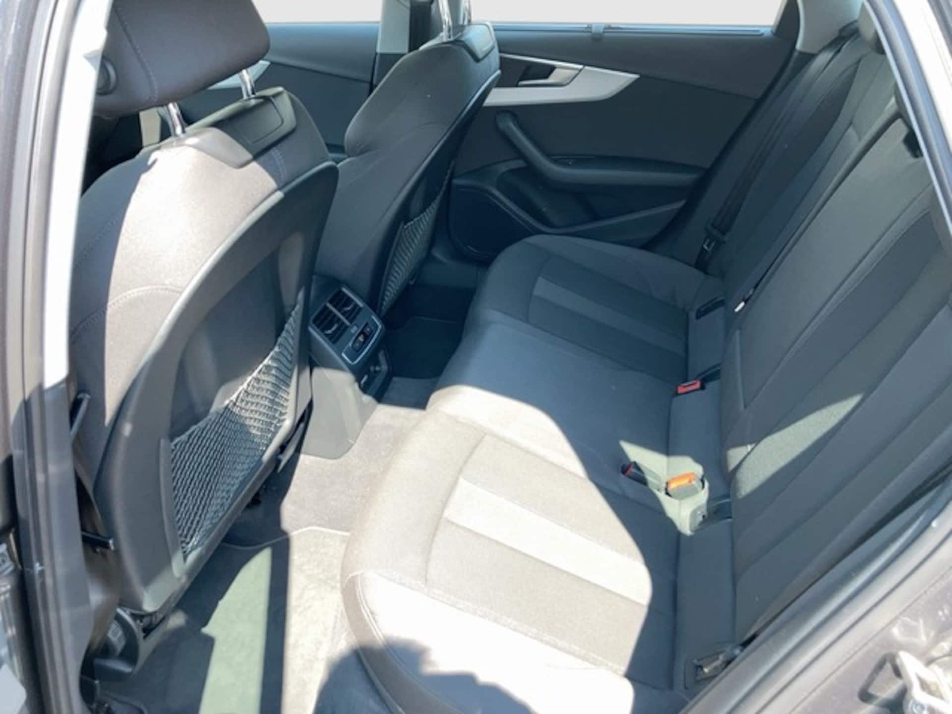 Audi A4 Avant S line