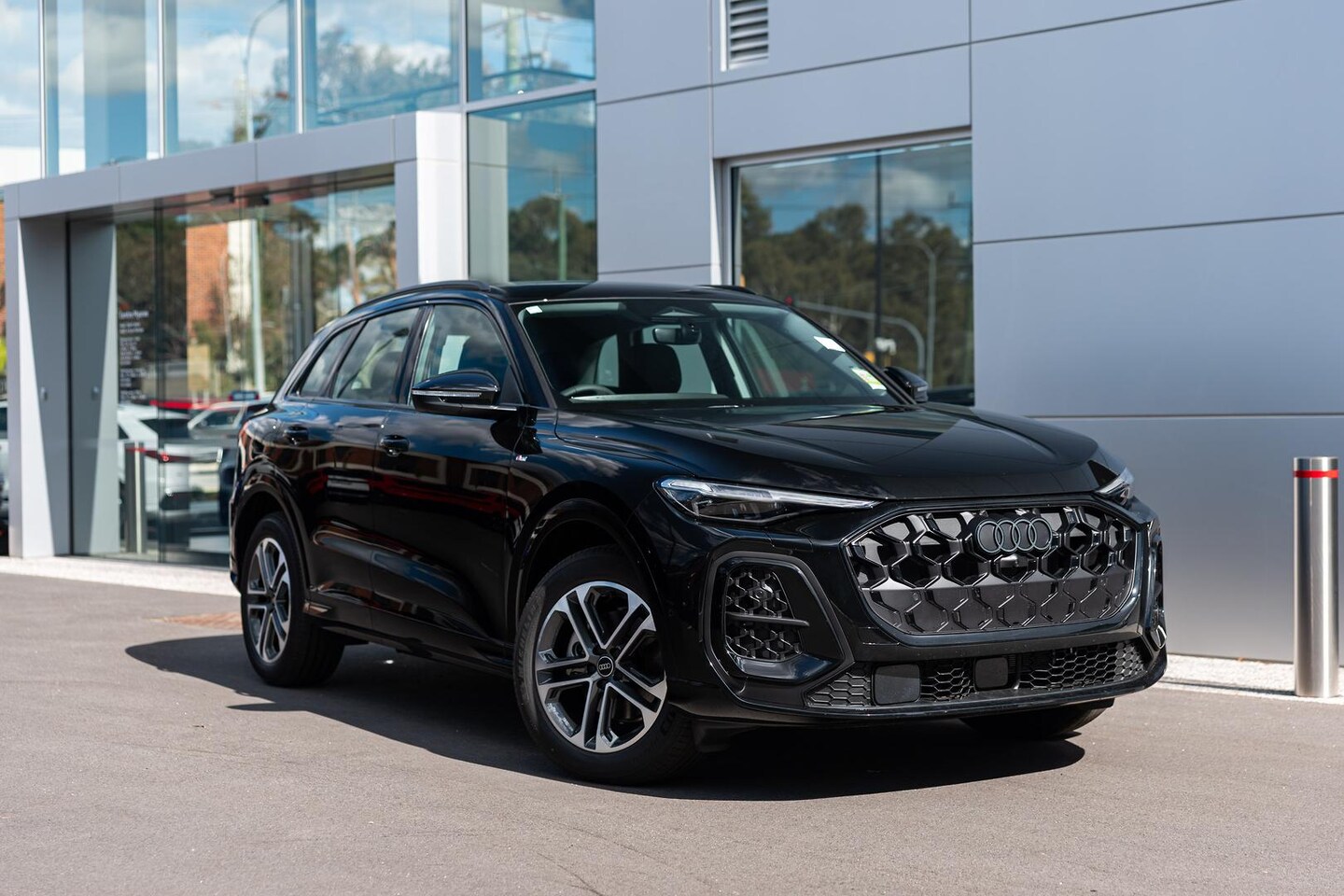 Image about Audi Q5 SUV TFSI S tronic
