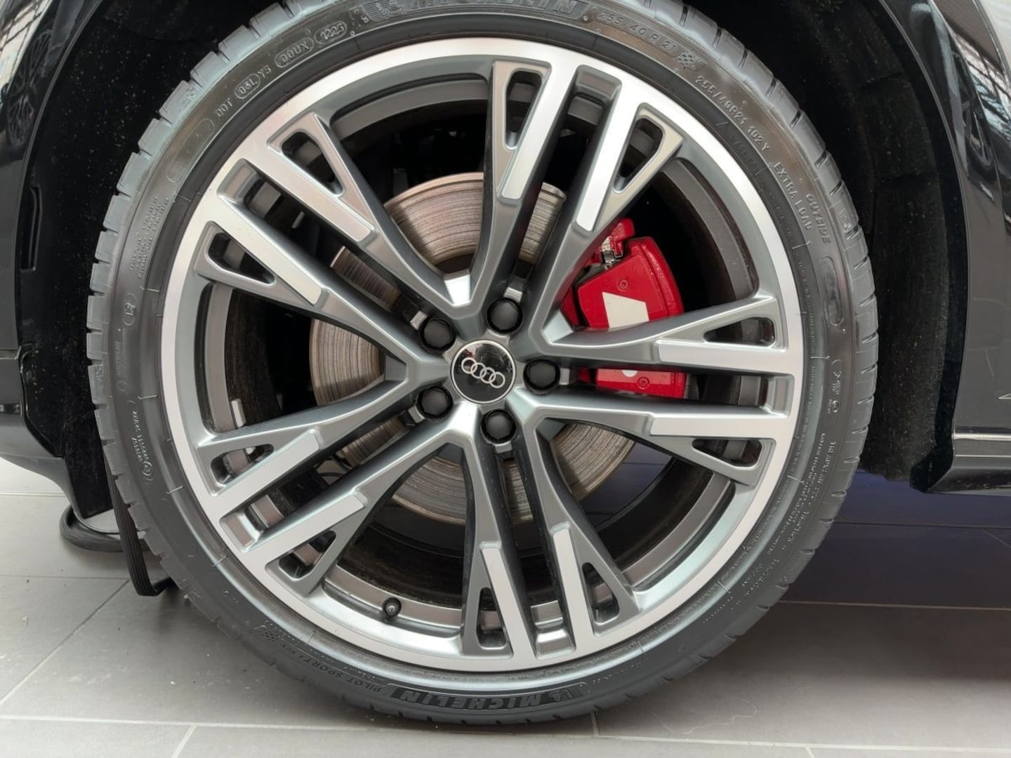 Bild über Audi SQ5 SUV edition one mit Akzenten mythosschwarz TFSI 270 kW S tronic - für weitere Informationen kontaktieren Sie den Audi Partner